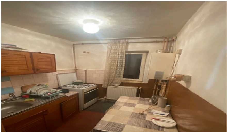 Vand Apartament  2 camere zona Policlinica