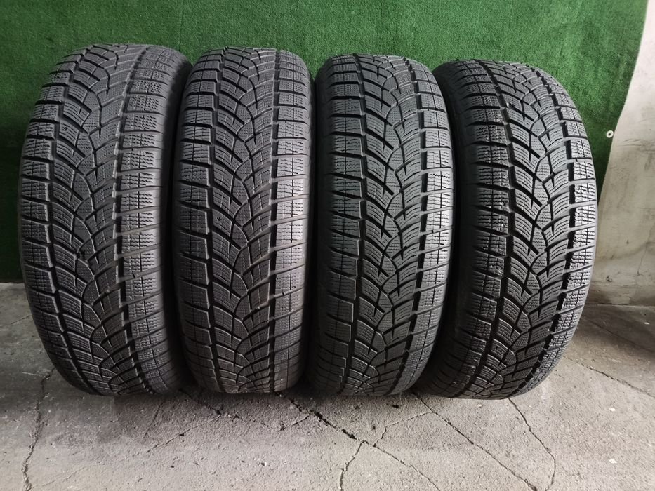 4бр. зимни гуми 225/65/17 GoodYear UltraGrip Performance, dot22
D