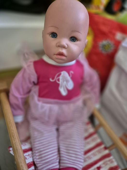 Оригинална baby doll кукла +дървена кошара със завивки.
Цена 40лв