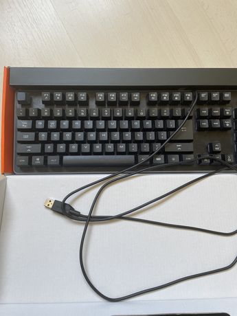 Cougar Core гейминг клавиатура с 8 цвята