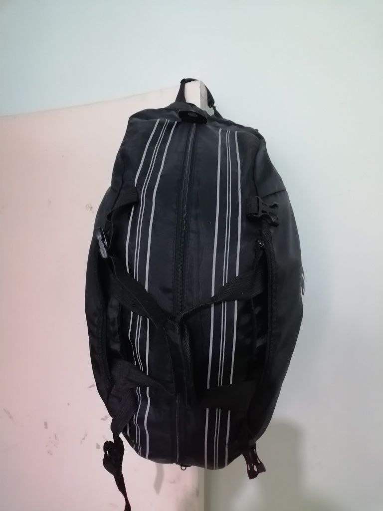 Продам фирменные рюкзаки.