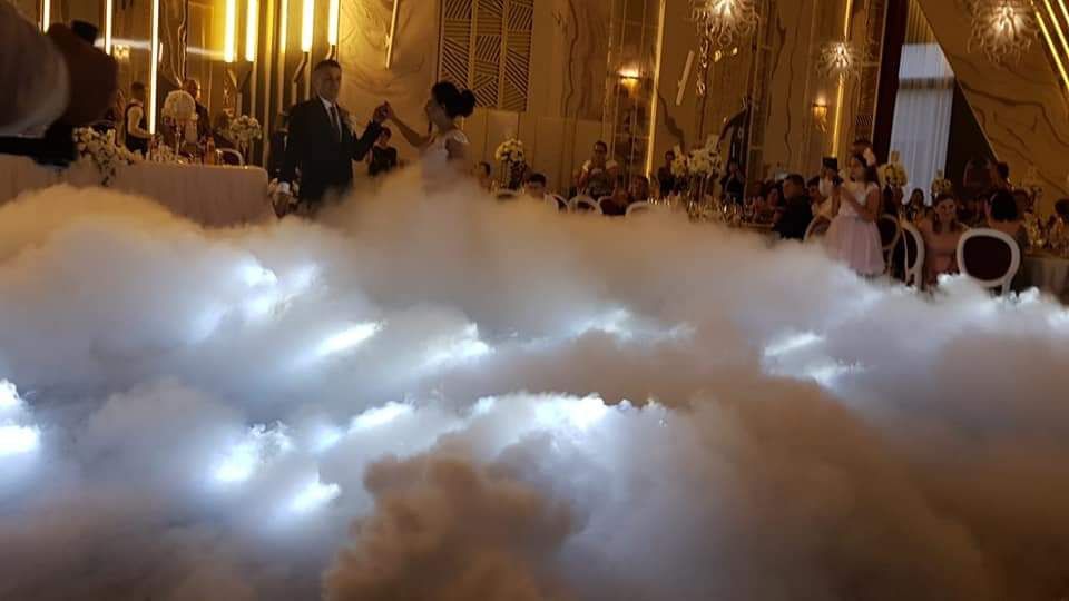 Fum greu valsul mirilor,sonorizări,fruit bar,hostess recepție,echipaDj