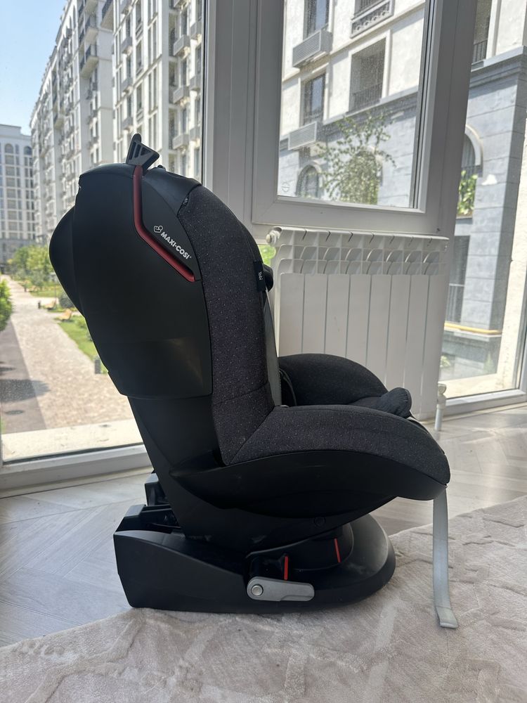 Автокресло детское MaxiCosi Tobi до 4 лет