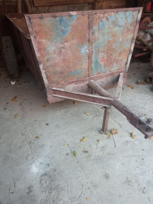 Vând remorcă pentru tractor
