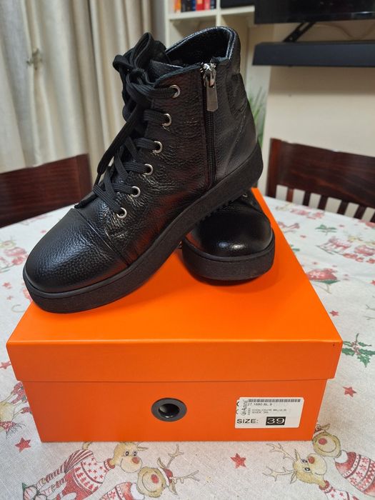 Дамски боти на Джани обували за час