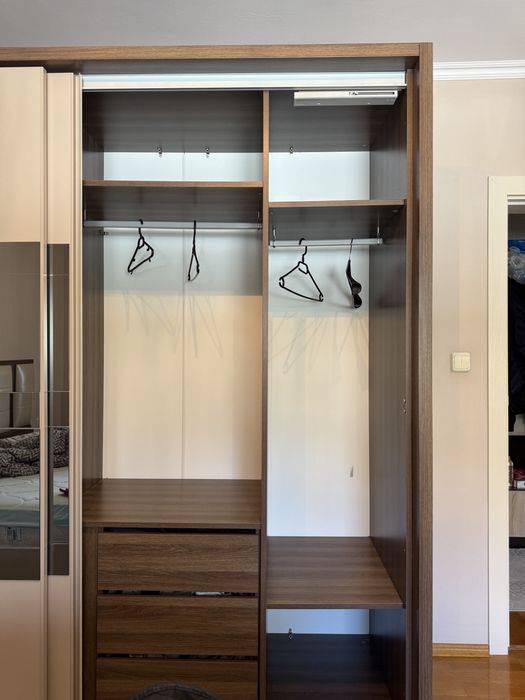 Гардероб с плъзгащи врати