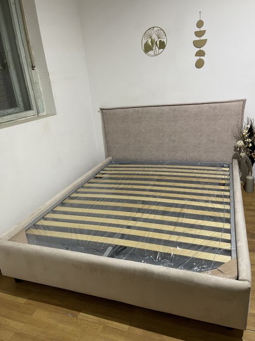 Pat tapitat cu somiera rabatabila