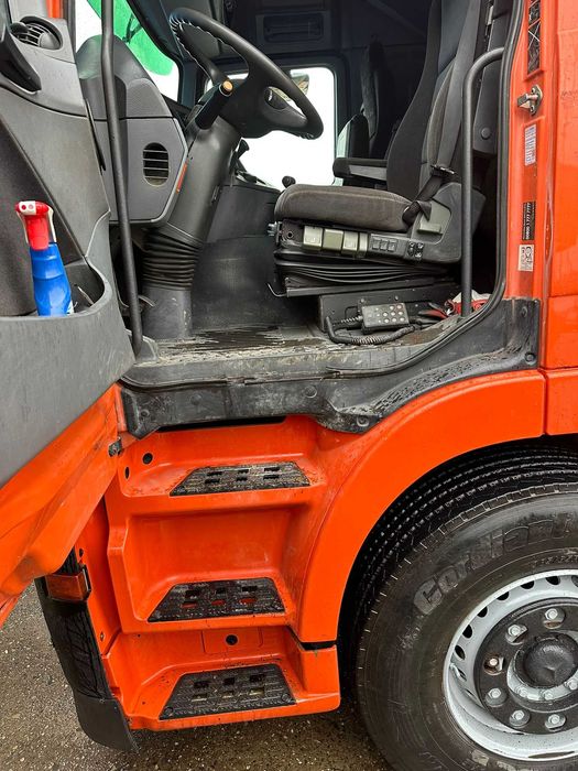 Camion trasport busteni