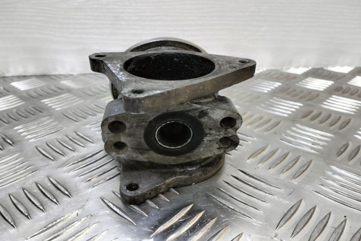 Supapa EGR cod 038129637D 038129637D Volkswagen VW Passat B6 seria