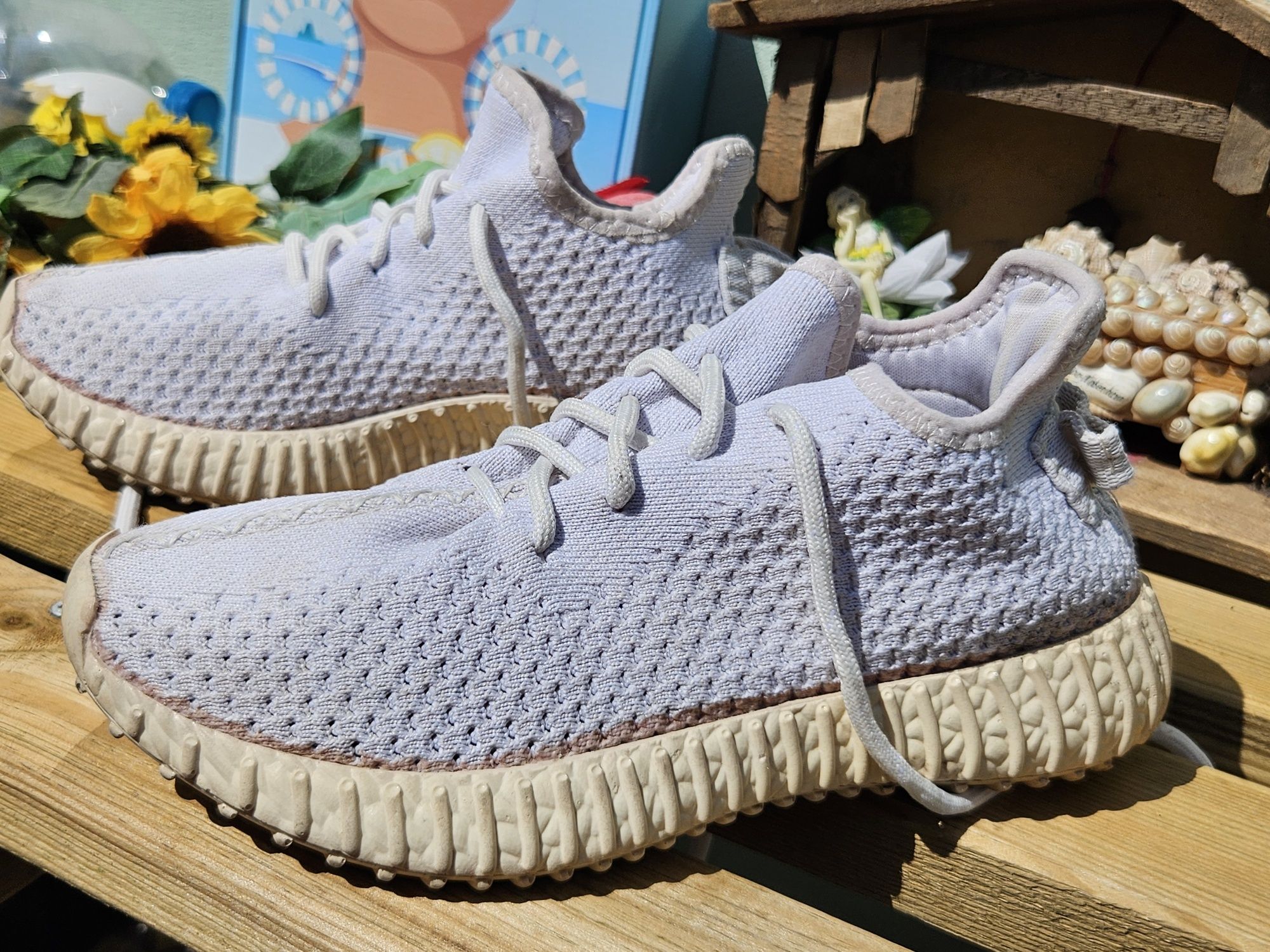 Adidas Yeezy оригинални кецове N37