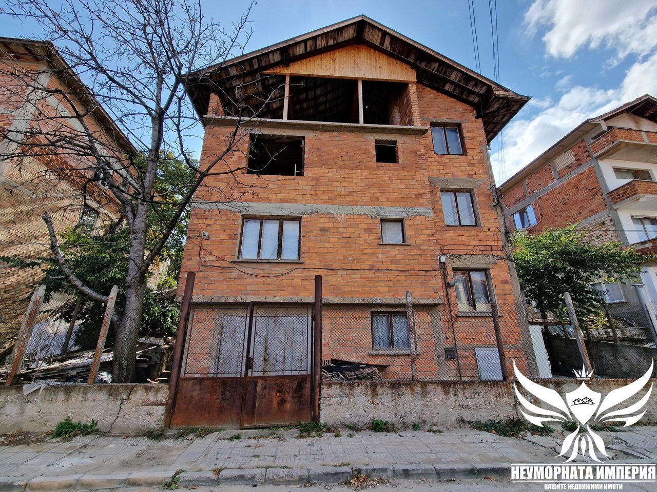 Продава се Къща в Асеновград - 424 кв.м за 399 €/кв.м - Снимка #15