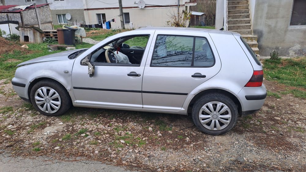 Vand Golf 4 1.4 benzina