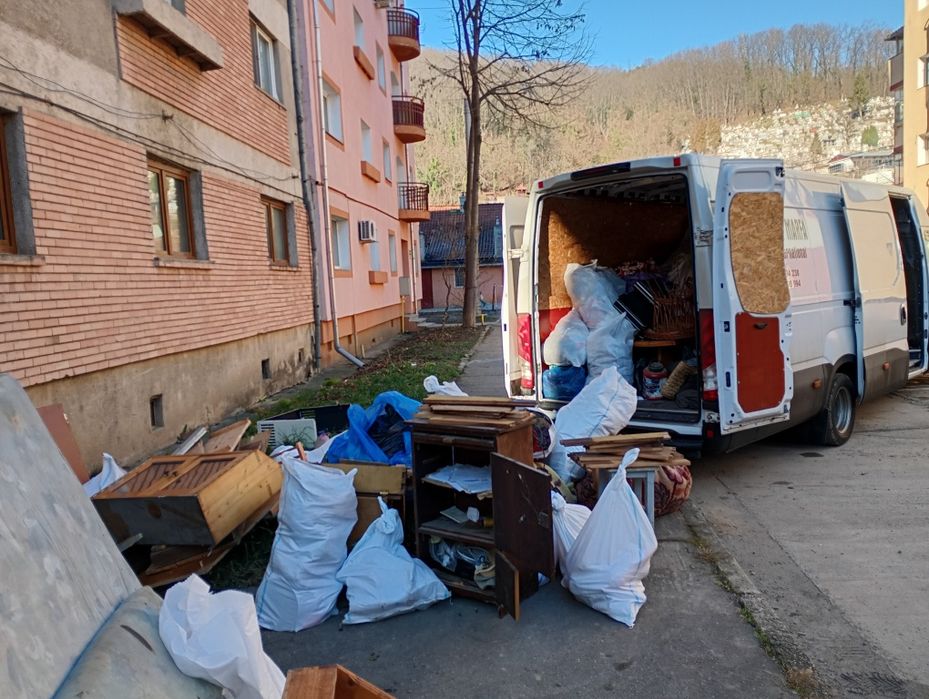 Debarasări locuințe, subsoluri, mansarde, mutări,  transport  marfă