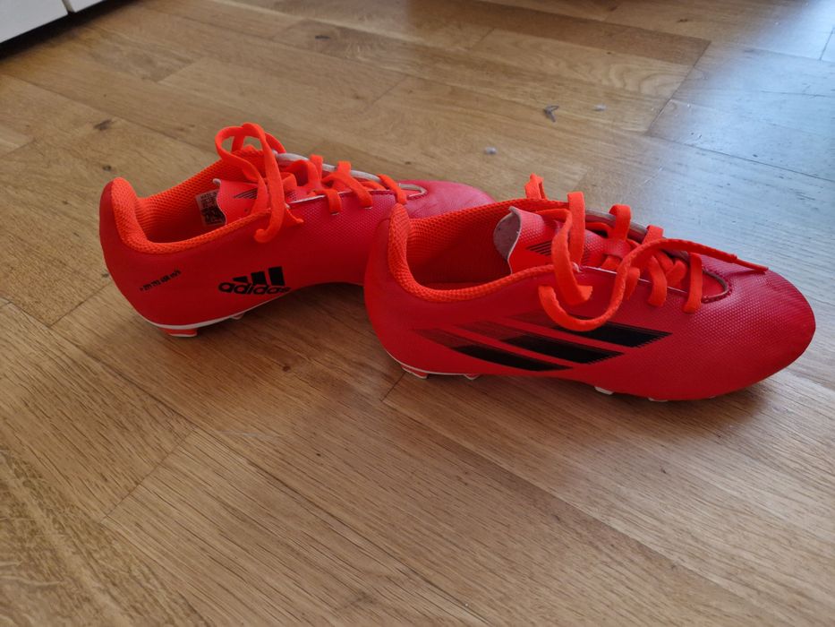 Gete adidas de fotbal pentru copii