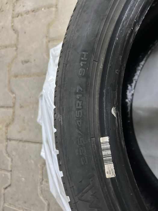 Продавам зимни гуми 225/45/17 DUNLOP WINTER SPORT 5 MFS 91H