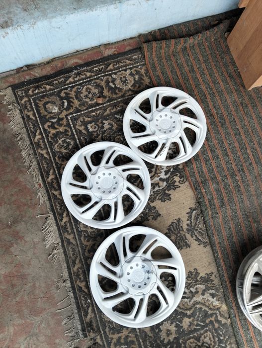 Продам колпаки б/у