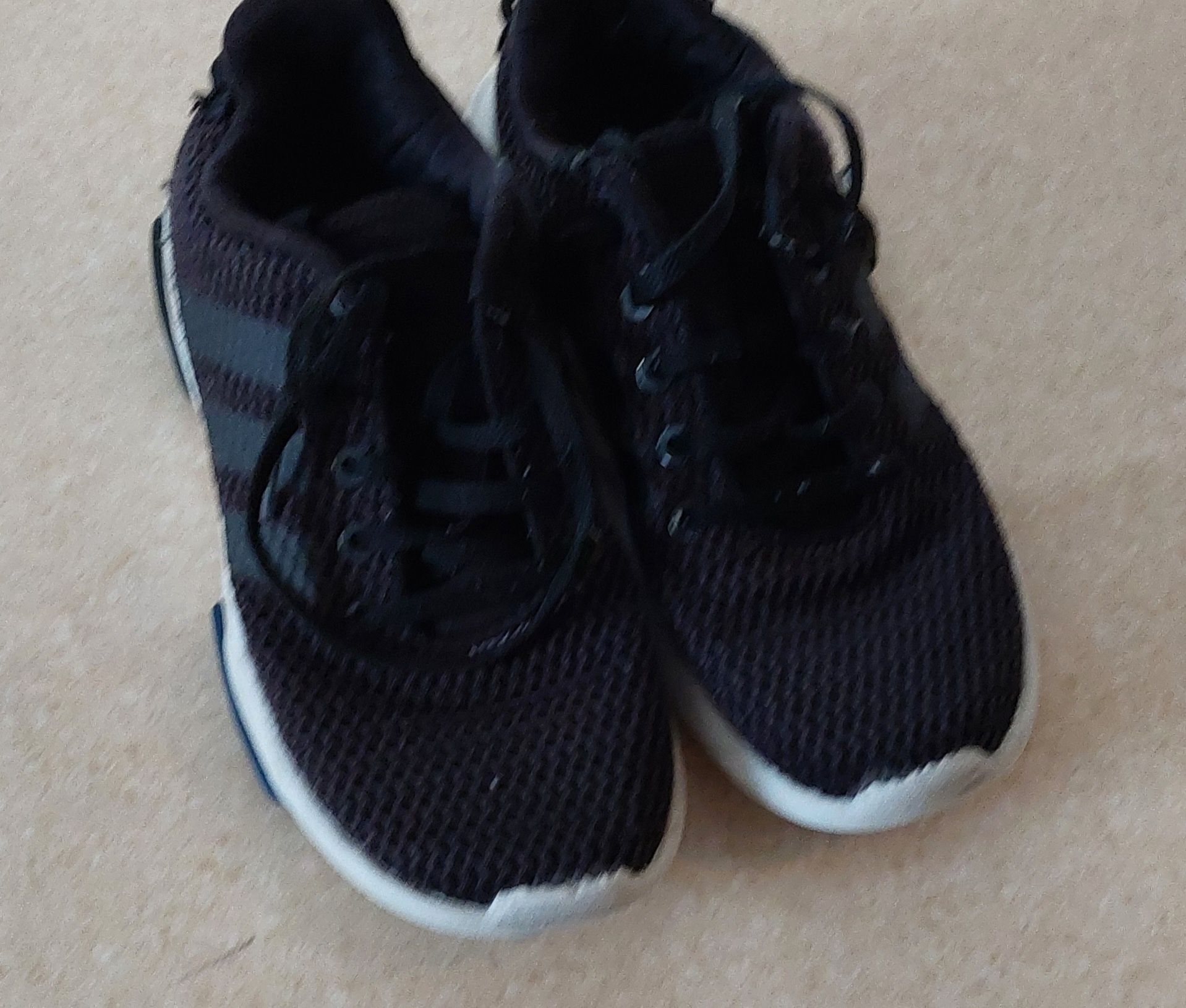 Vând pantofi sport Adidas, pentru copii, masura 34