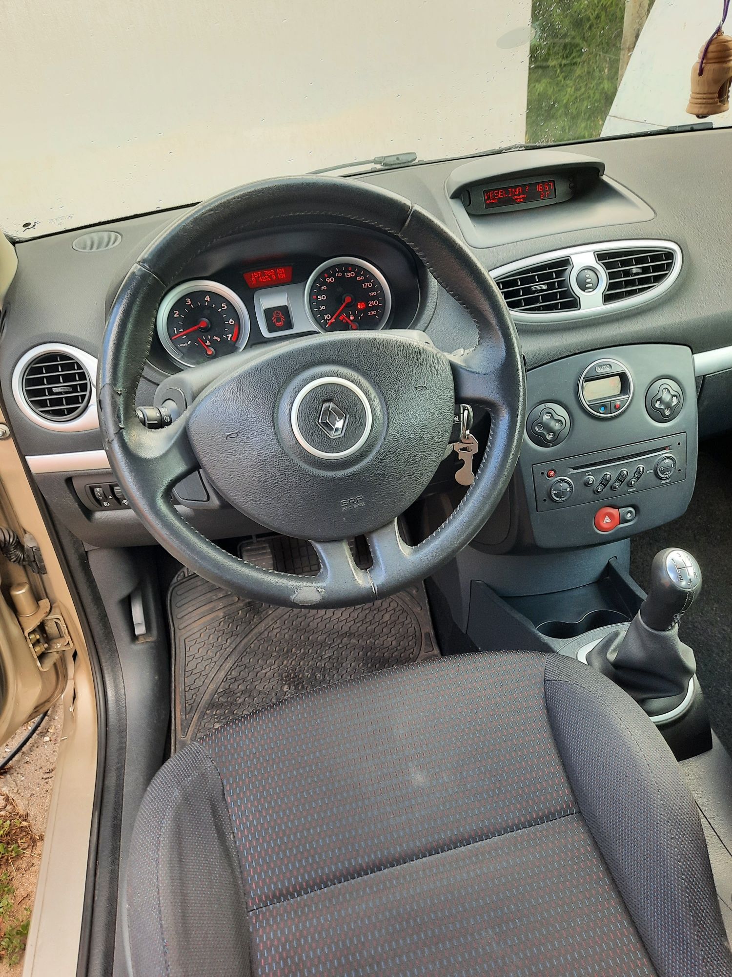 Рено клио 1.6 16 v 88 к.с. 2006 г