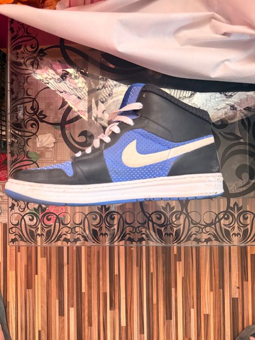 Vând Adidasi Jordan mărimea 44