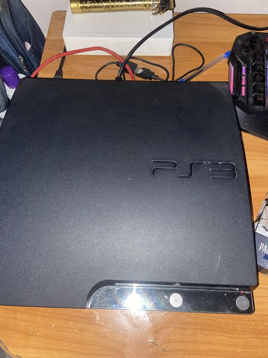 Vând ps3 slim,2 manete 30 jocuri