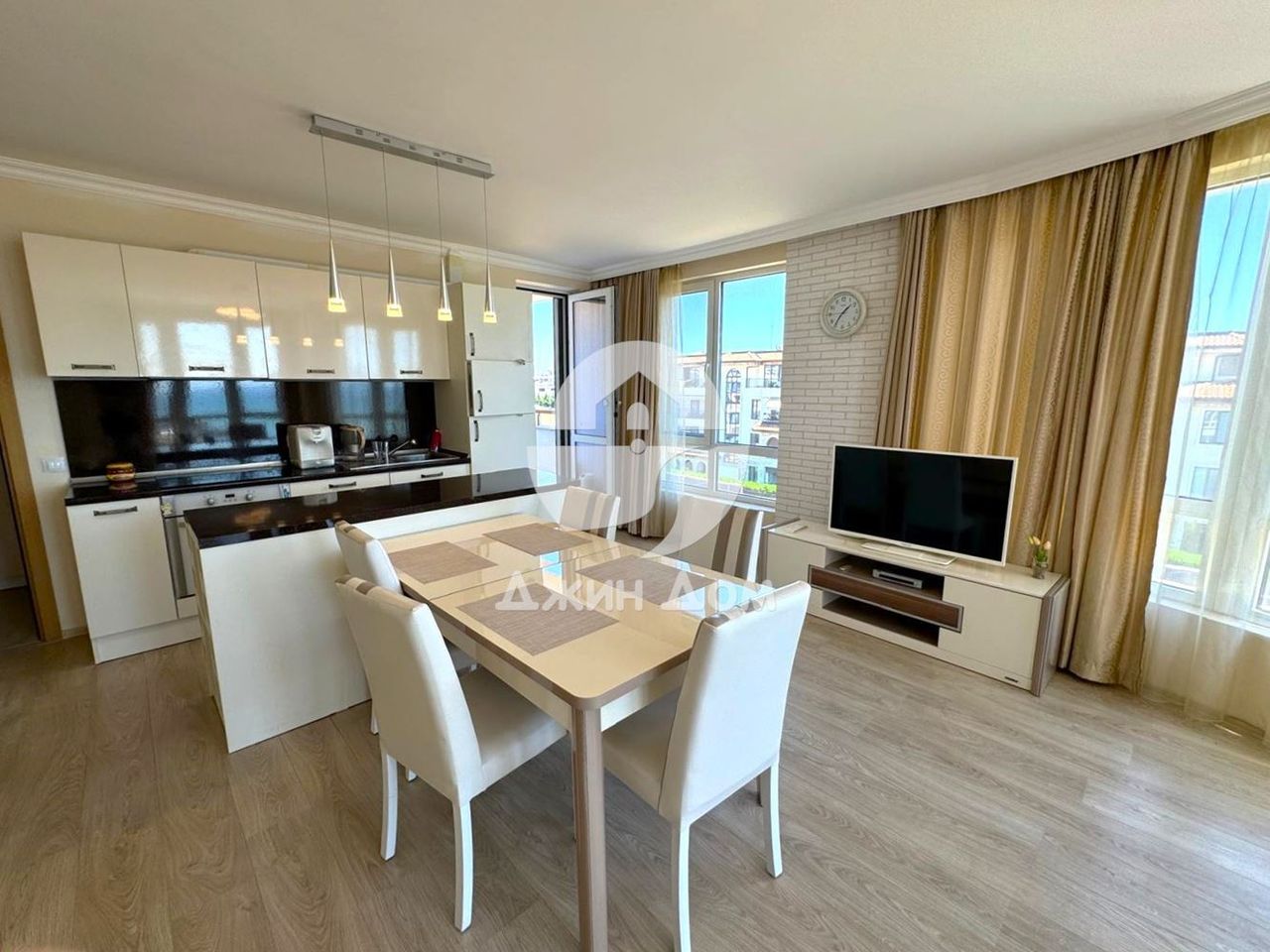 Продава се Тристаен апартамент в Бургас, Сарафово - 119 кв.м за 1841 €/кв.м - Снимка #2