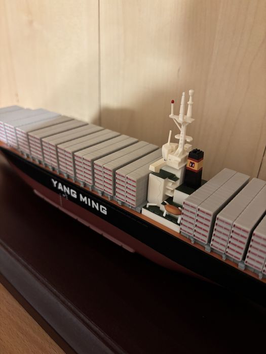 Макет на кораб с кутия