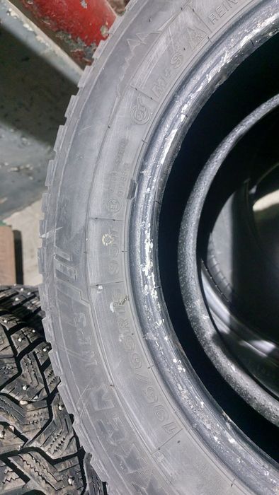 Продам зимнию шипованную б/у резину Maxxis Maxxis