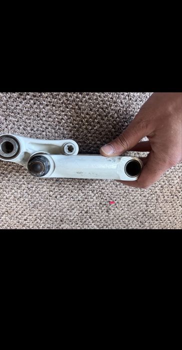 Husqvarna 701 - legatura dintre bascula - cadru - amortizor spate