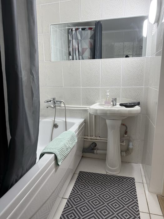 Продам раковину с пьедесталом и смесителем