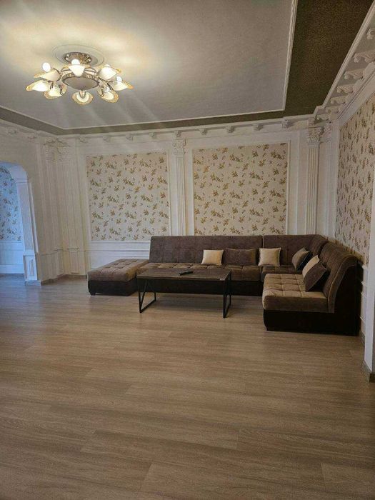 V2508 ПРОДАЕТСЯ 4/7/9 на: Айбеке Ор.р: Напротив ШохМедЦентр 182,15м2