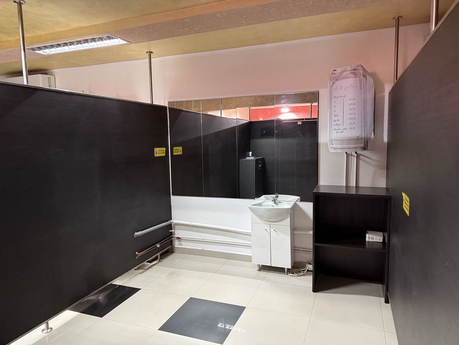 Inchiriez spatii de lucru .. cuafura,frizerie.. etc.