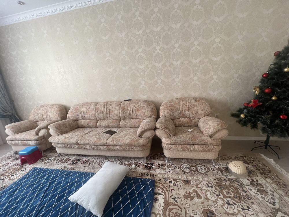 Мягкий диван в отличном состоянии