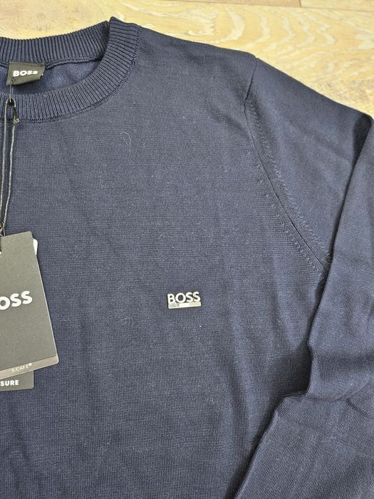 Pulovăr Boss albastru superb.