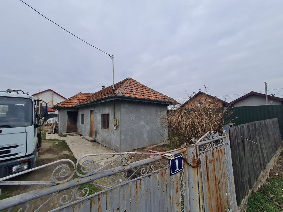 Casa batraneasca de vânzare în satul Potoceni com.Maracineni Buzău