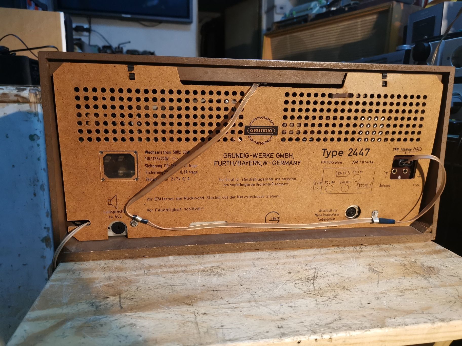 Radio cu lampi Grundig 2447