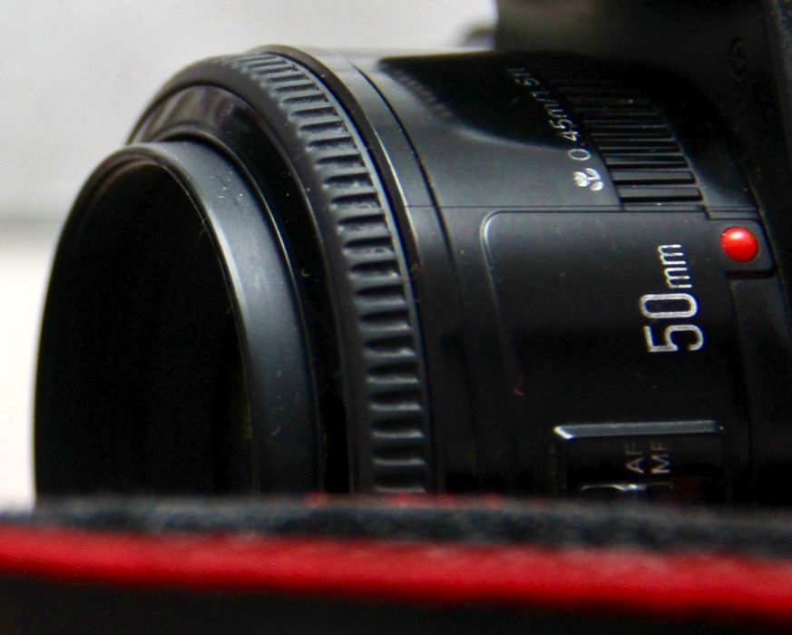 Срочно продам объектив портртретник  50 мм 1.8 для Canon EF