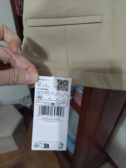 Pantaloni crem Mango