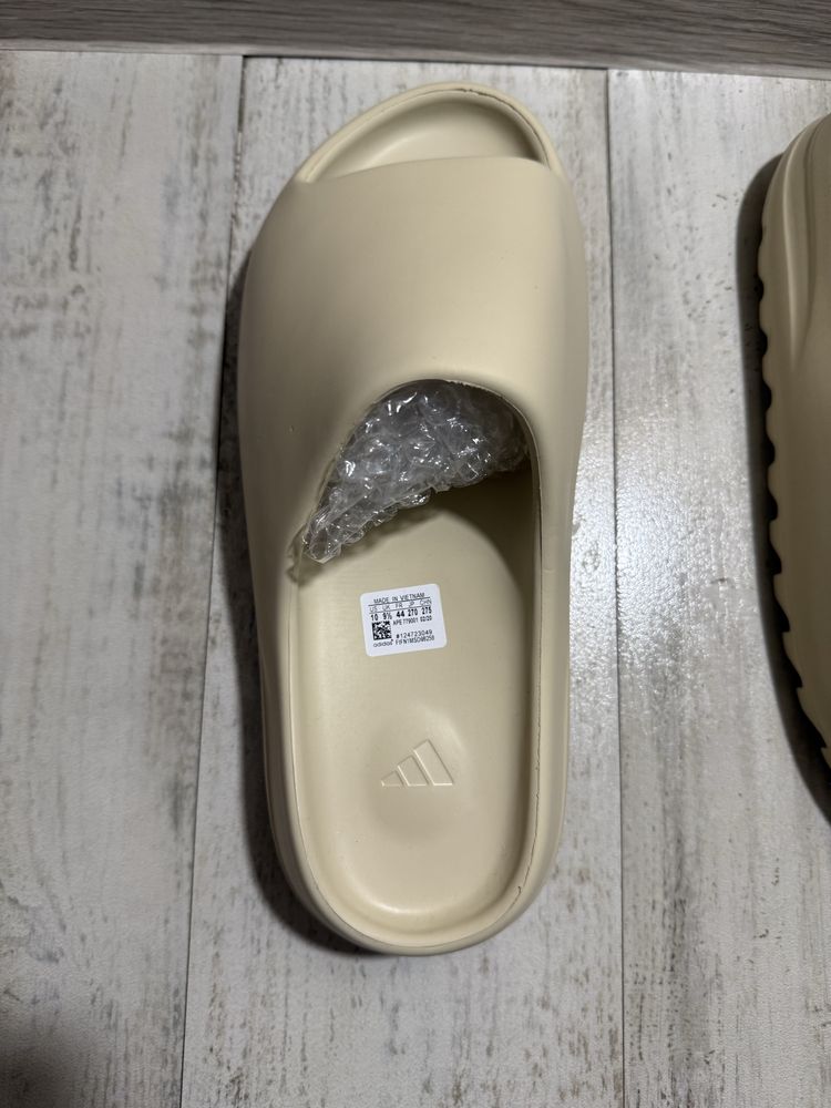 Adidas Yeezy slides