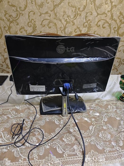 Manitor LG E2251
