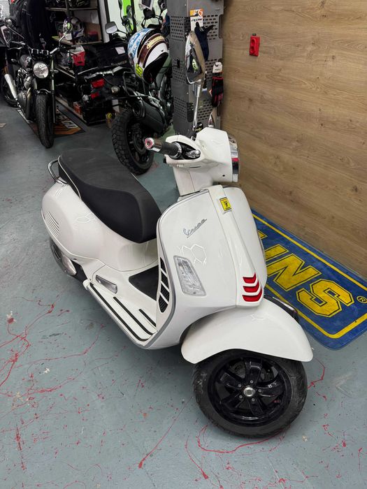 Vespa GTS 300 2022 -GARANTIE-
