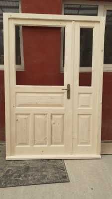 Usi interioare si exterioare din lemn