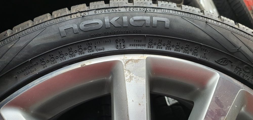 Гуми 2бр 235/45/17 -1бр - 120лв