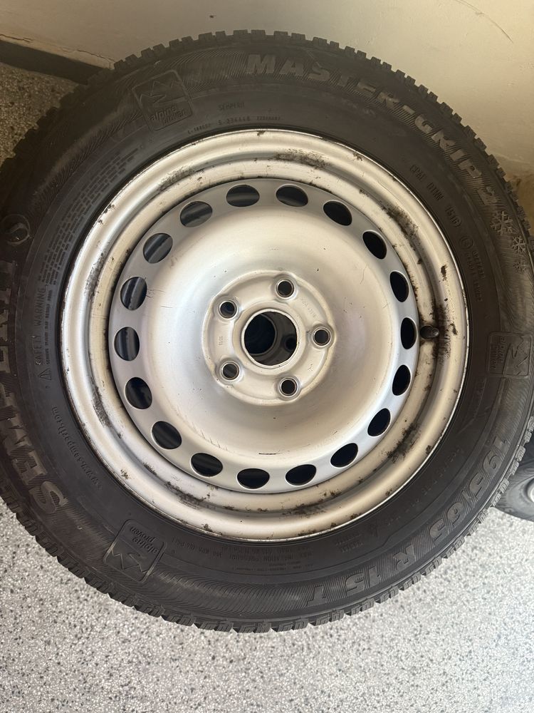 Джанти с гуми Semperit 195/65R15 + оригинални тасове