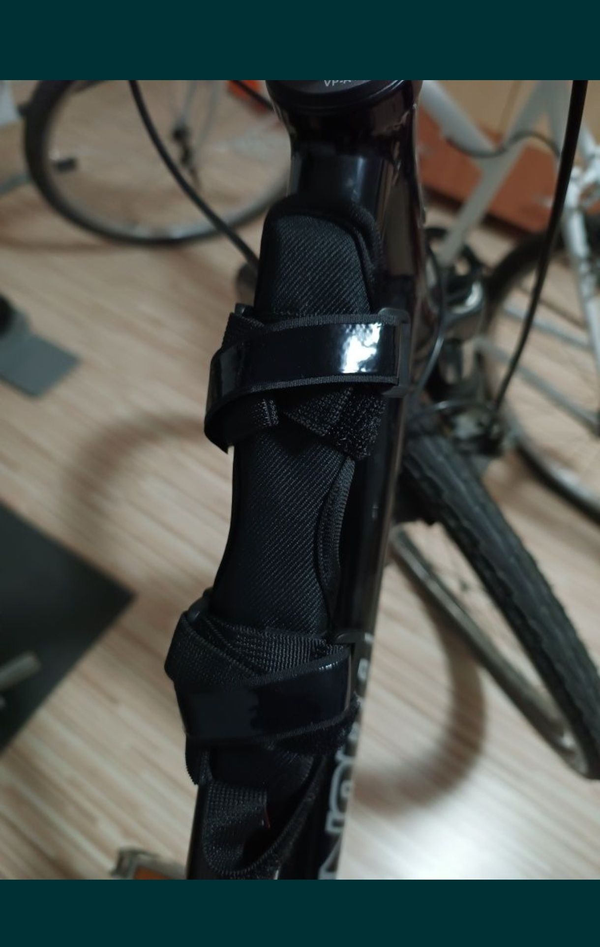 Suport boxa portabila pentru bicicleta
