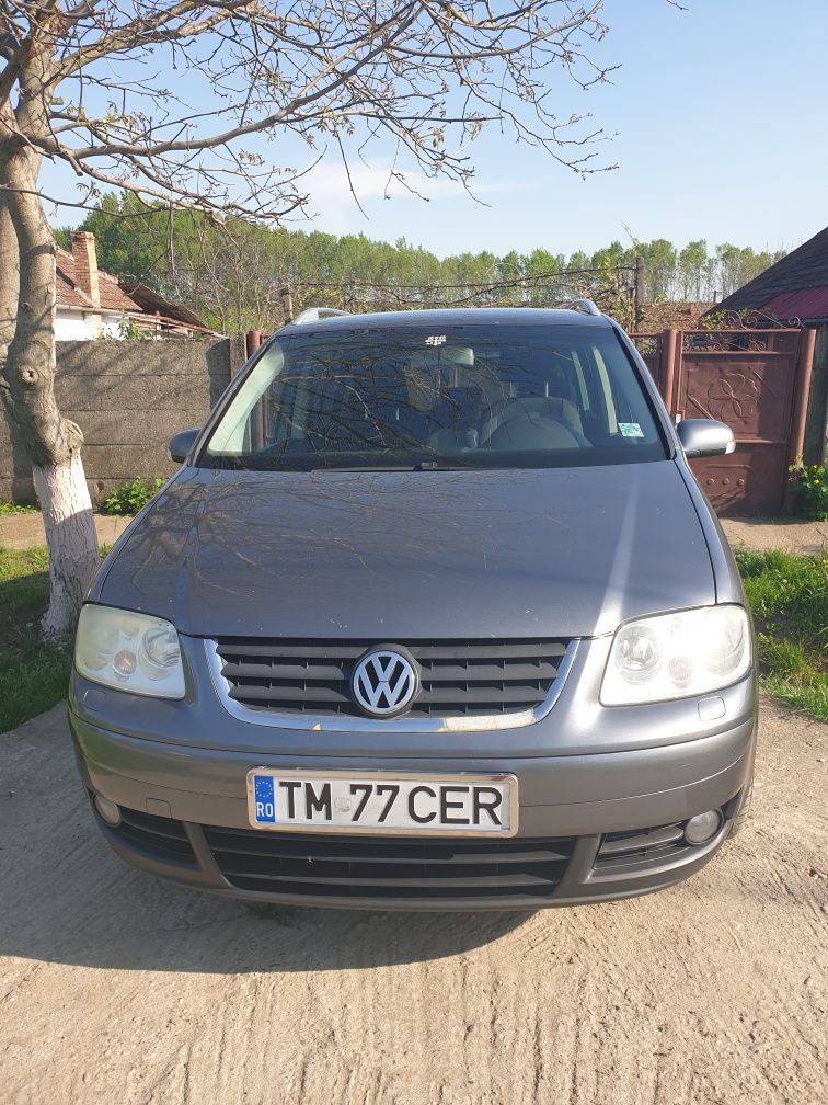 Vând Volkswagen Touran