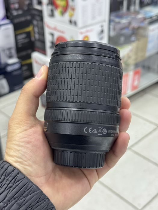 Nikon 18-140mm obektiv