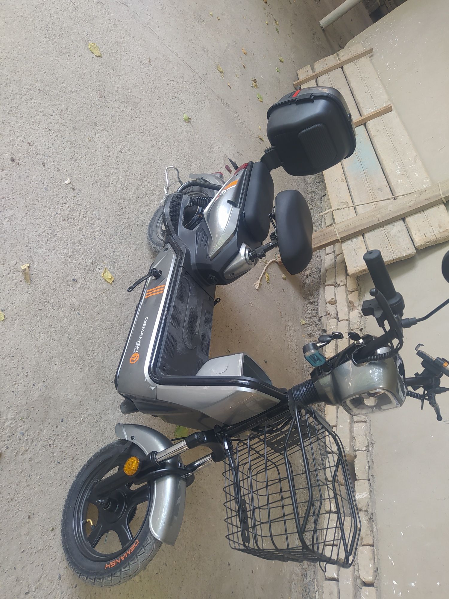 Elektro Skuter sotiladi yangi