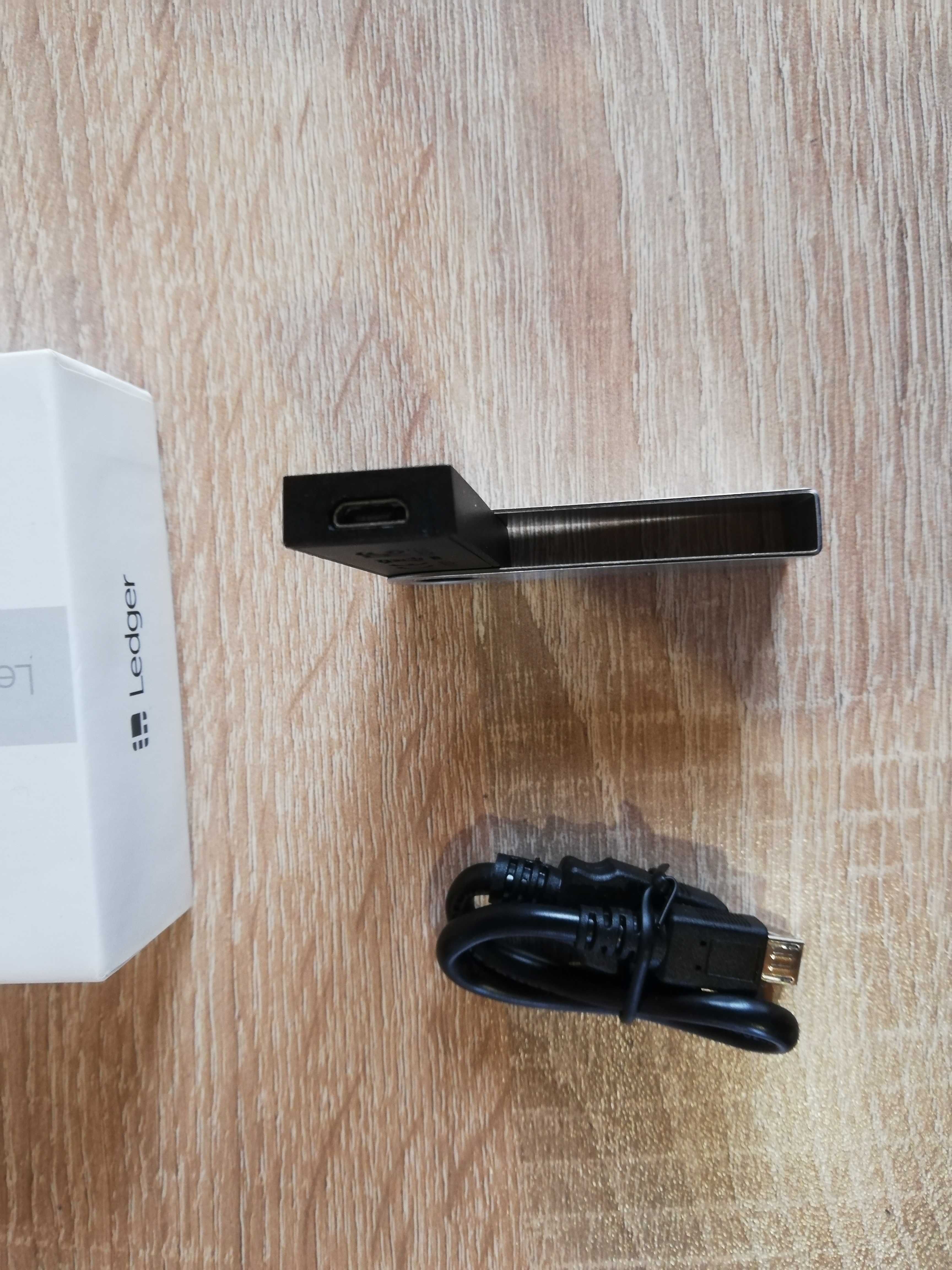 Ledger Nano S крипто портфейл