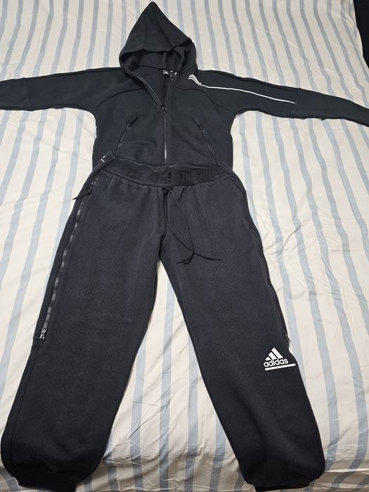 Trening adidas  purtat o singură dată