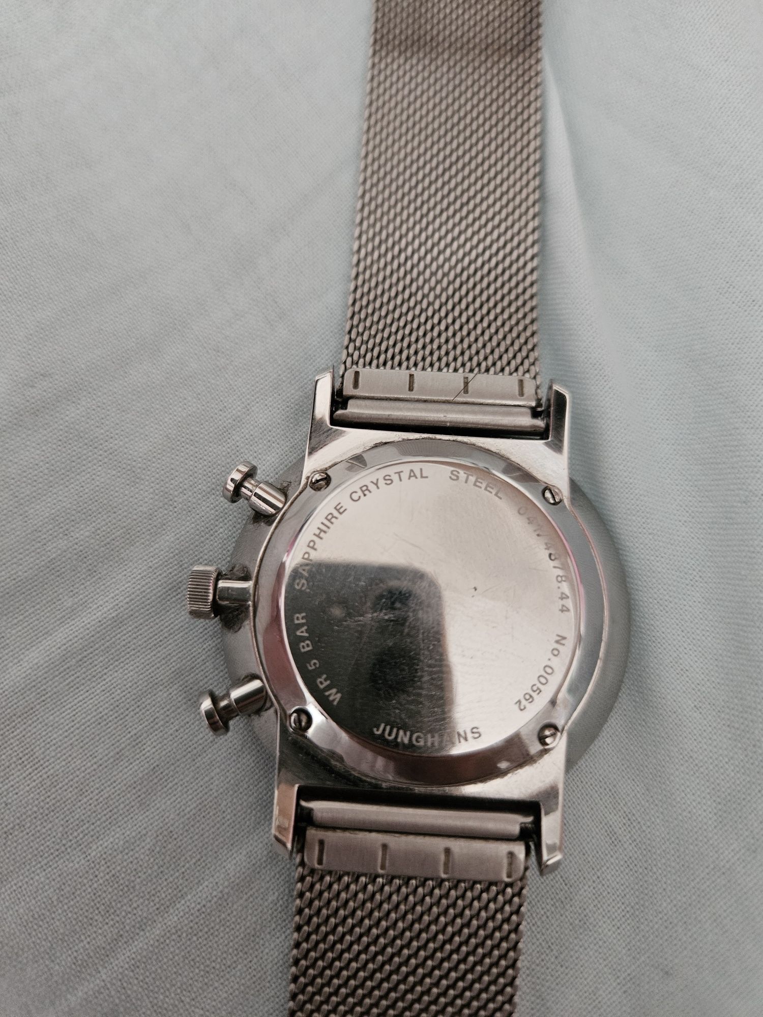 Продавам часовник Junghans - кварц.